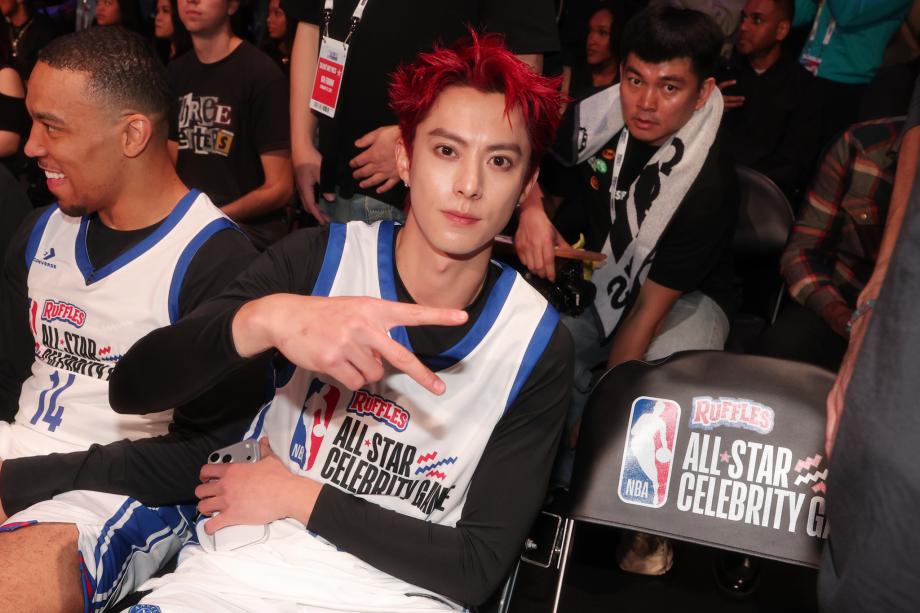 星空体育app下载-NBA全明星名人赛：王鹤棣10+4 字母哥队力克安东尼队