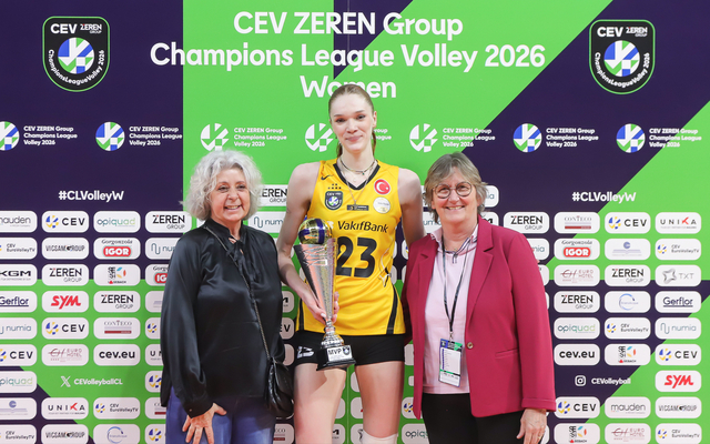 马尔科娃追平得分纪录!瓦基弗13连胜占晋级先机,艾格努38分|瓦基弗银行|卡绍特|博斯科维奇|比赛|女排欧冠_新浪体育_新浪新闻