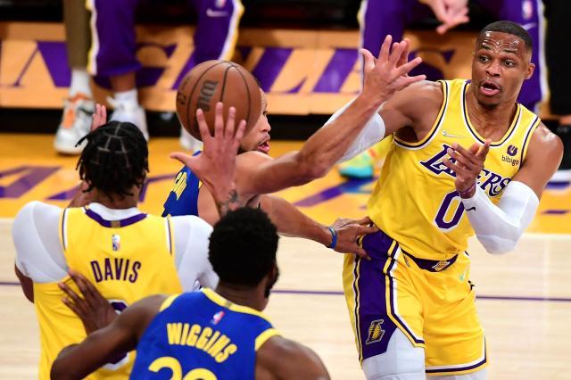 1634908728046075817.jpg 星空体育app下载-战太阳前夜湖人再增伤兵,韦少融入慢沃格尔揽责任