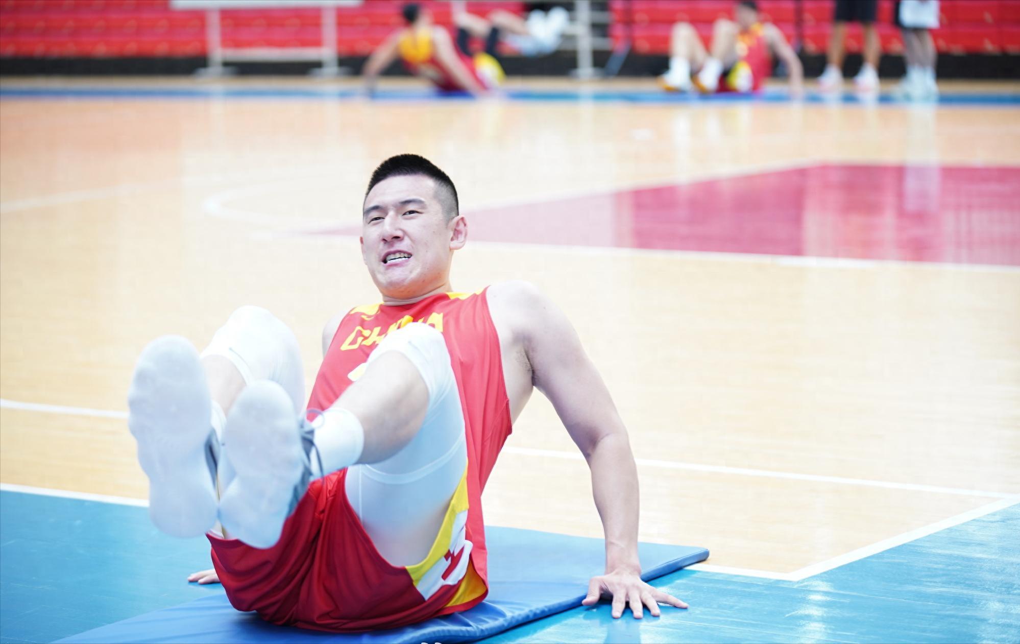 星空体育-4人告别国家队!付豪输给两人,周琦队友没位置,李祥波任务结束