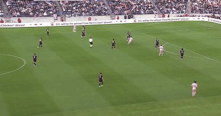 1772939303716021452.gif 轻巧破门助球队客胜,梅西离900球里程碑只剩一步